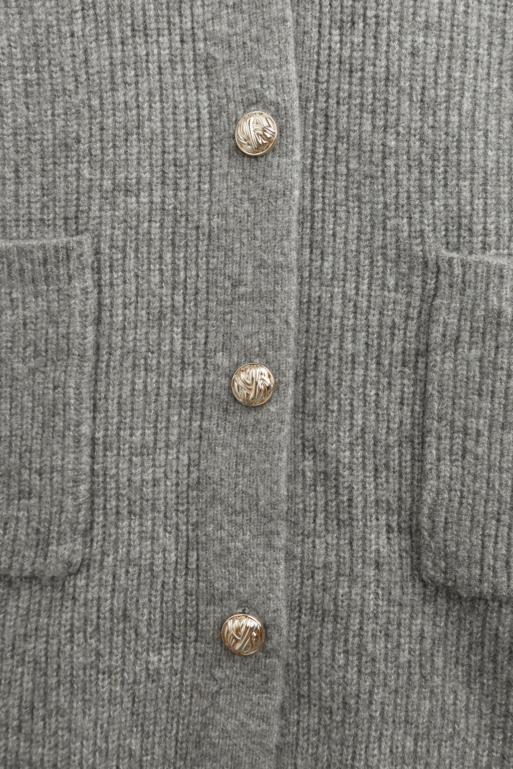 Cardigan gris à boutons dorés